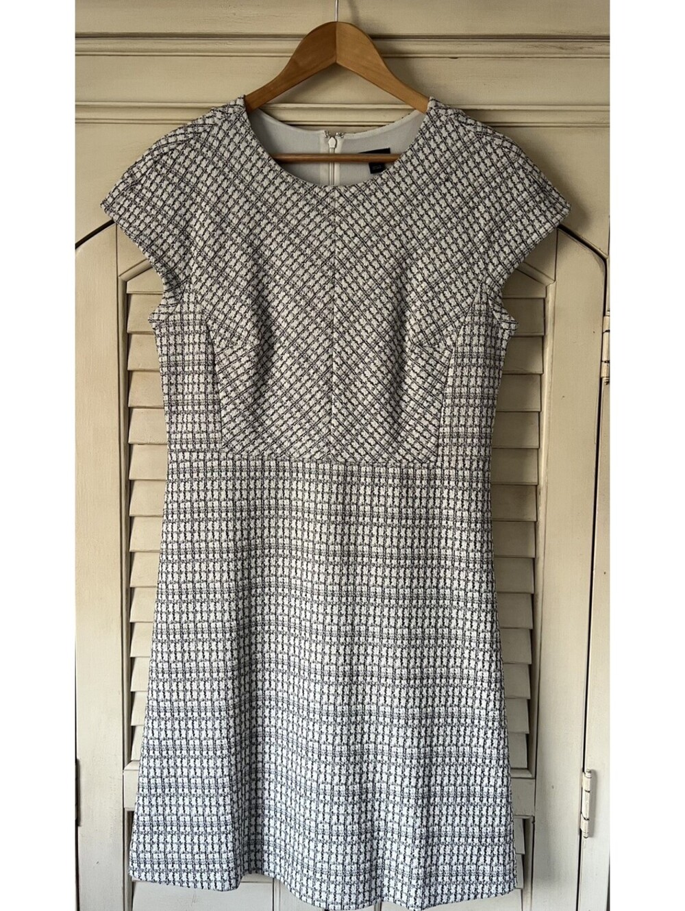 Ann Taylor White and Black Tweed Short Sleeve Fit and Flare Knee Length Dress